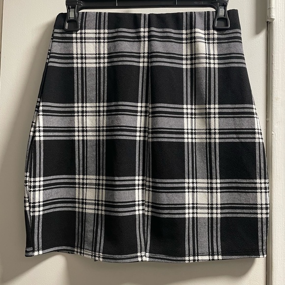 Black strips skirt - Picture 2 of 2